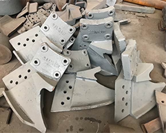 雷蒙磨铲刀的质量和性能直接影响到磨机的生产效率和稳定性